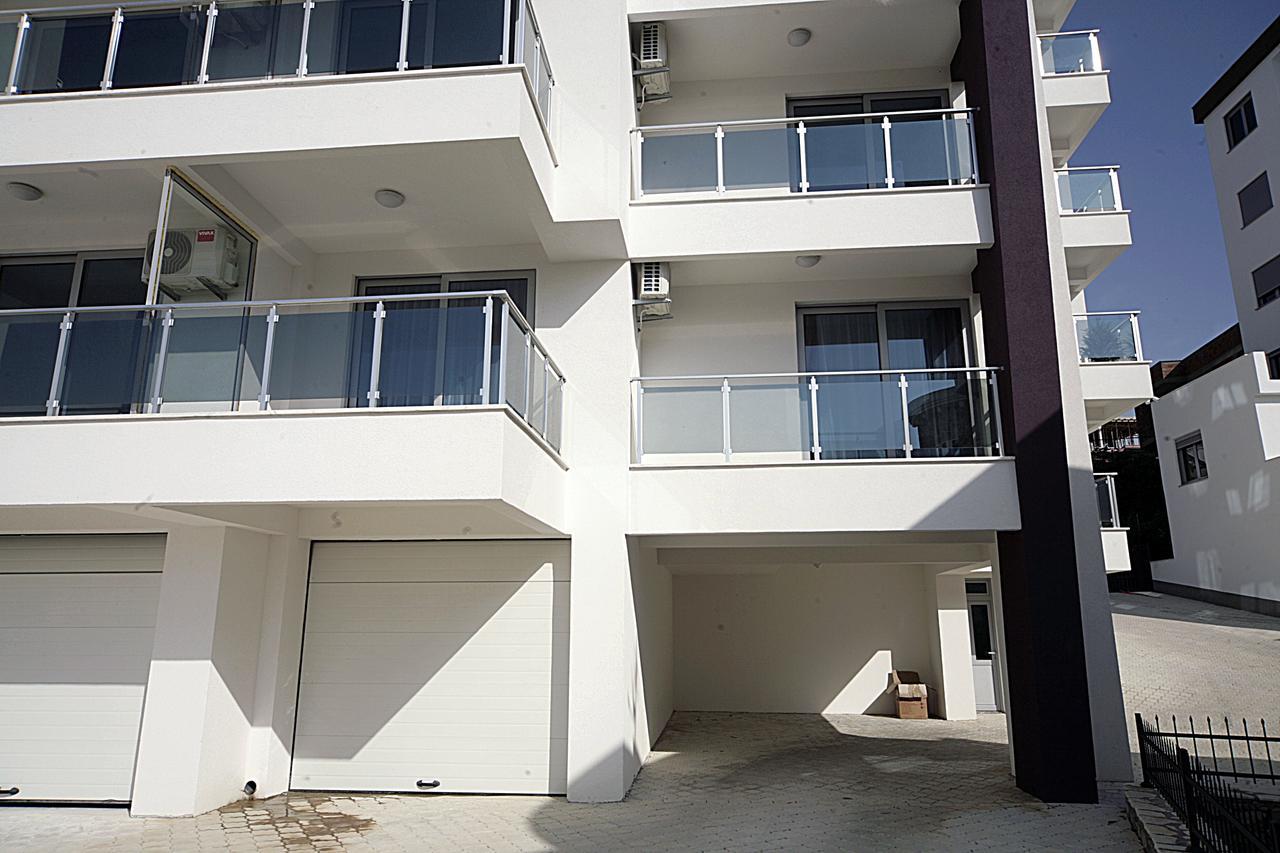 Sea Star Apartment Dobra Voda Exterior foto