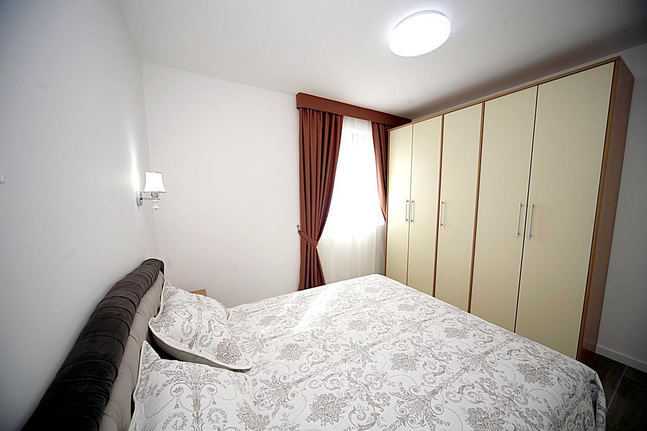 Sea Star Apartment Dobra Voda Exterior foto