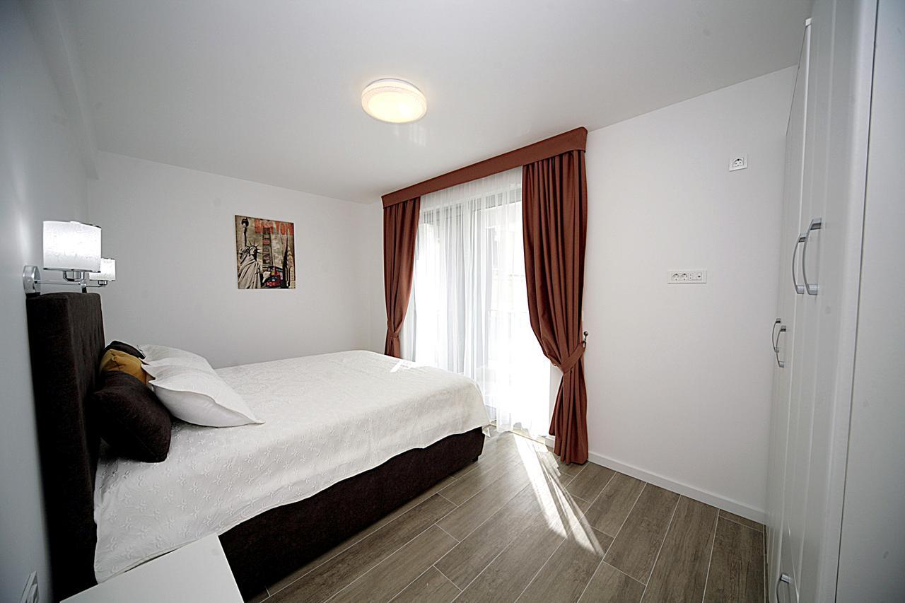 Sea Star Apartment Dobra Voda Exterior foto