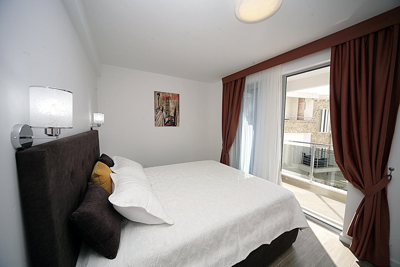 Sea Star Apartment Dobra Voda Exterior foto